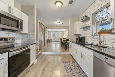 $849,500 | 900 Deer Creek Circle, Dripping Springs, TX 78620