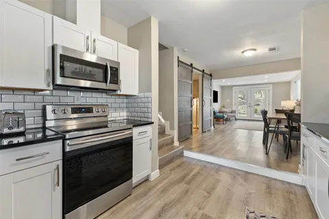 $849,500 | 900 Deer Creek Circle, Dripping Springs, TX 78620