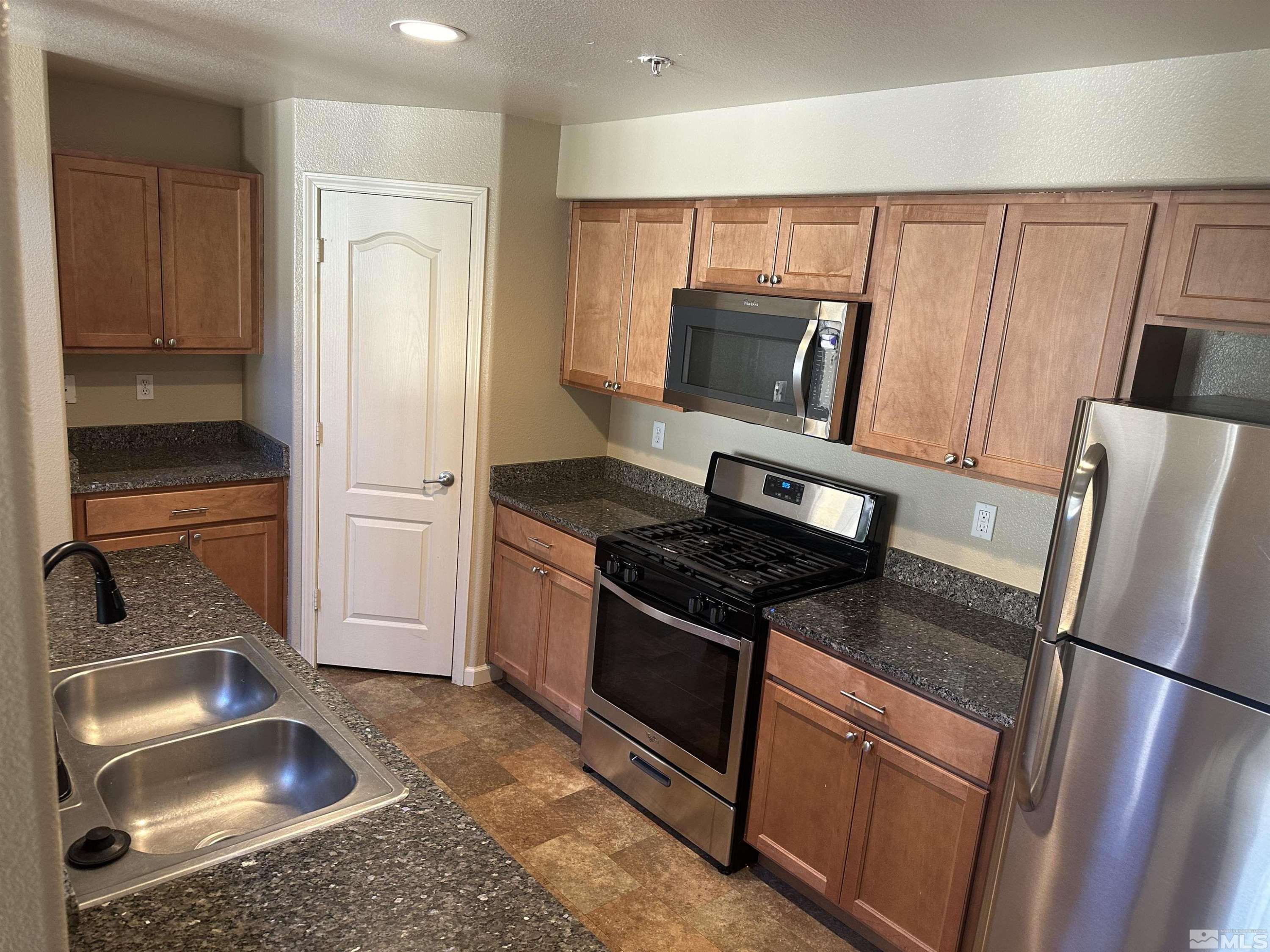 9050 Double R Boulevard, Unit 422 Reno, NV 89521 - Photo 9 of 33 Photo 9