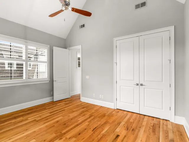 a view of livingroom with furniture