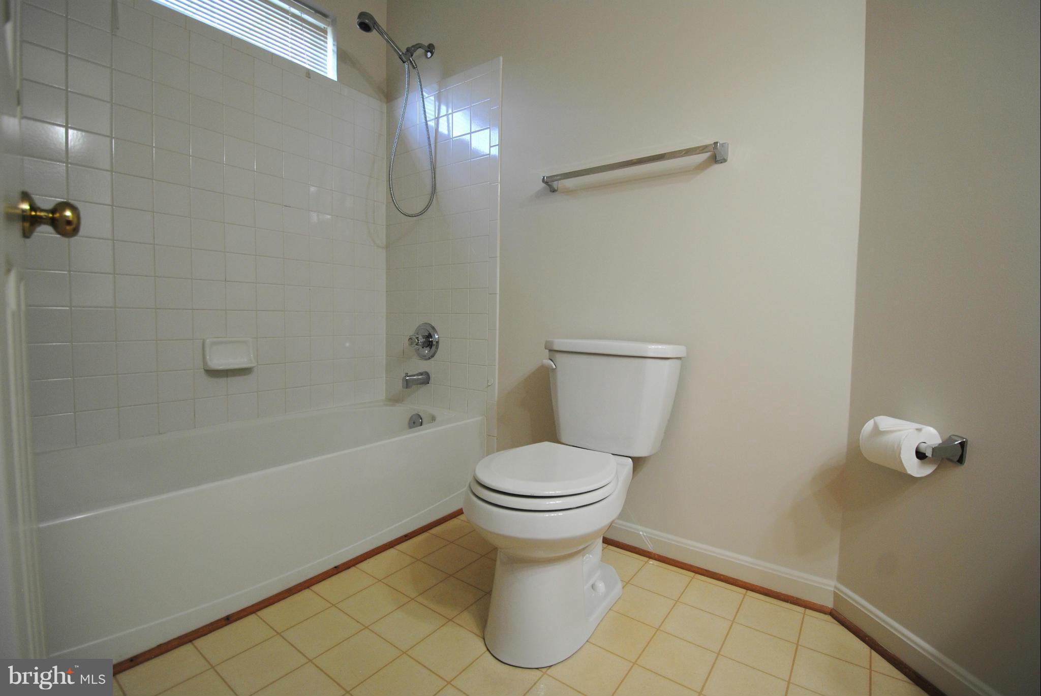 9118 Fox Park Road Clinton, MD 20735 - Photo 14 of 28 Master Bath #1