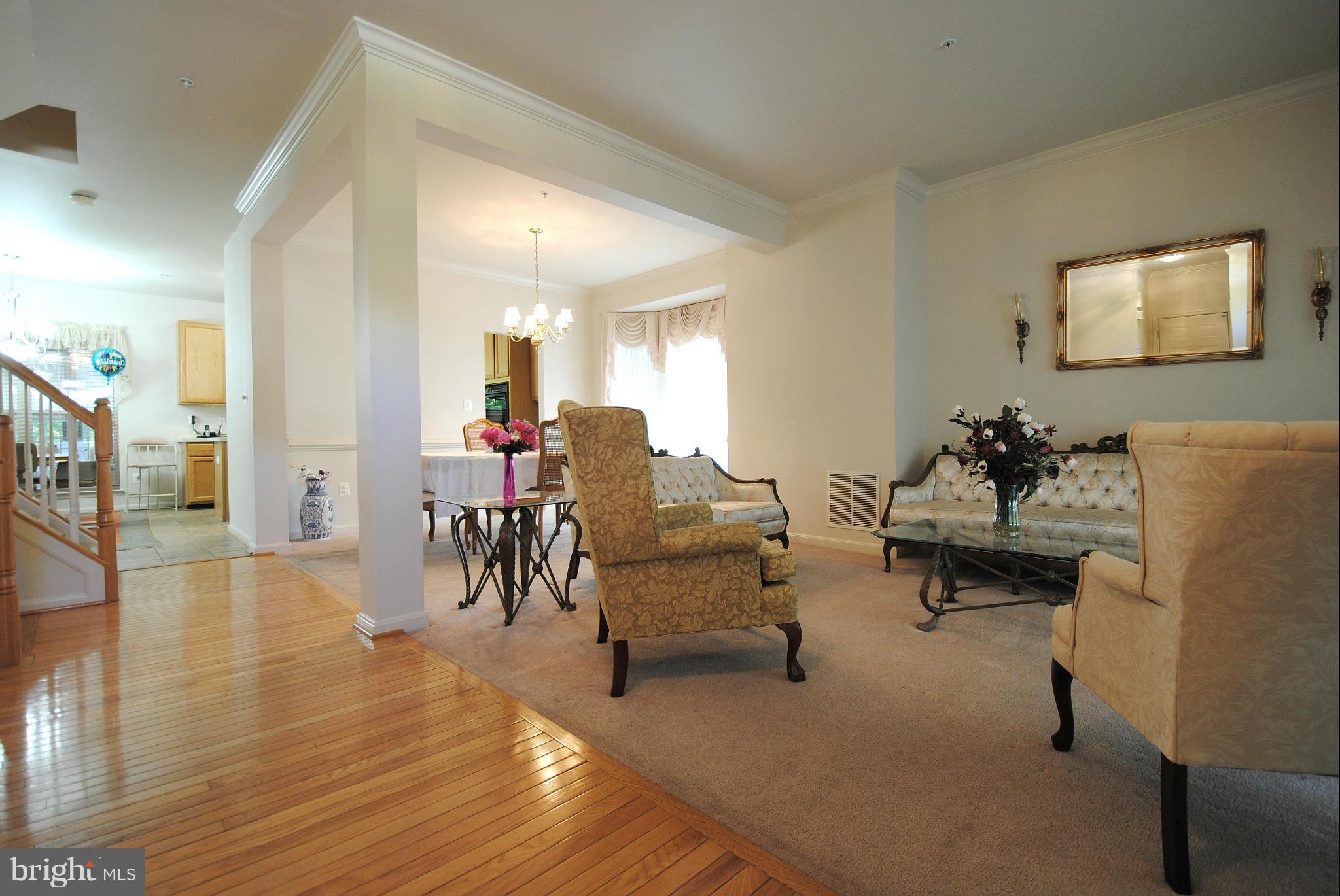 9118 Fox Park Road Clinton, MD 20735 - Photo 3 of 28 Living Room