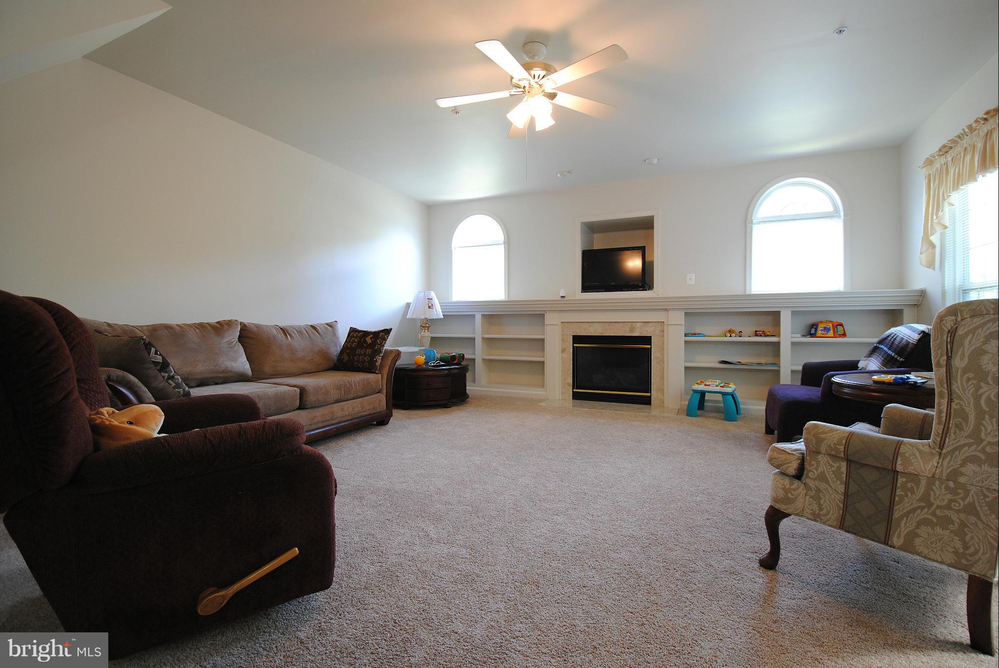 9118 Fox Park Road Clinton, MD 20735 - Photo 9 of 28 Family Room