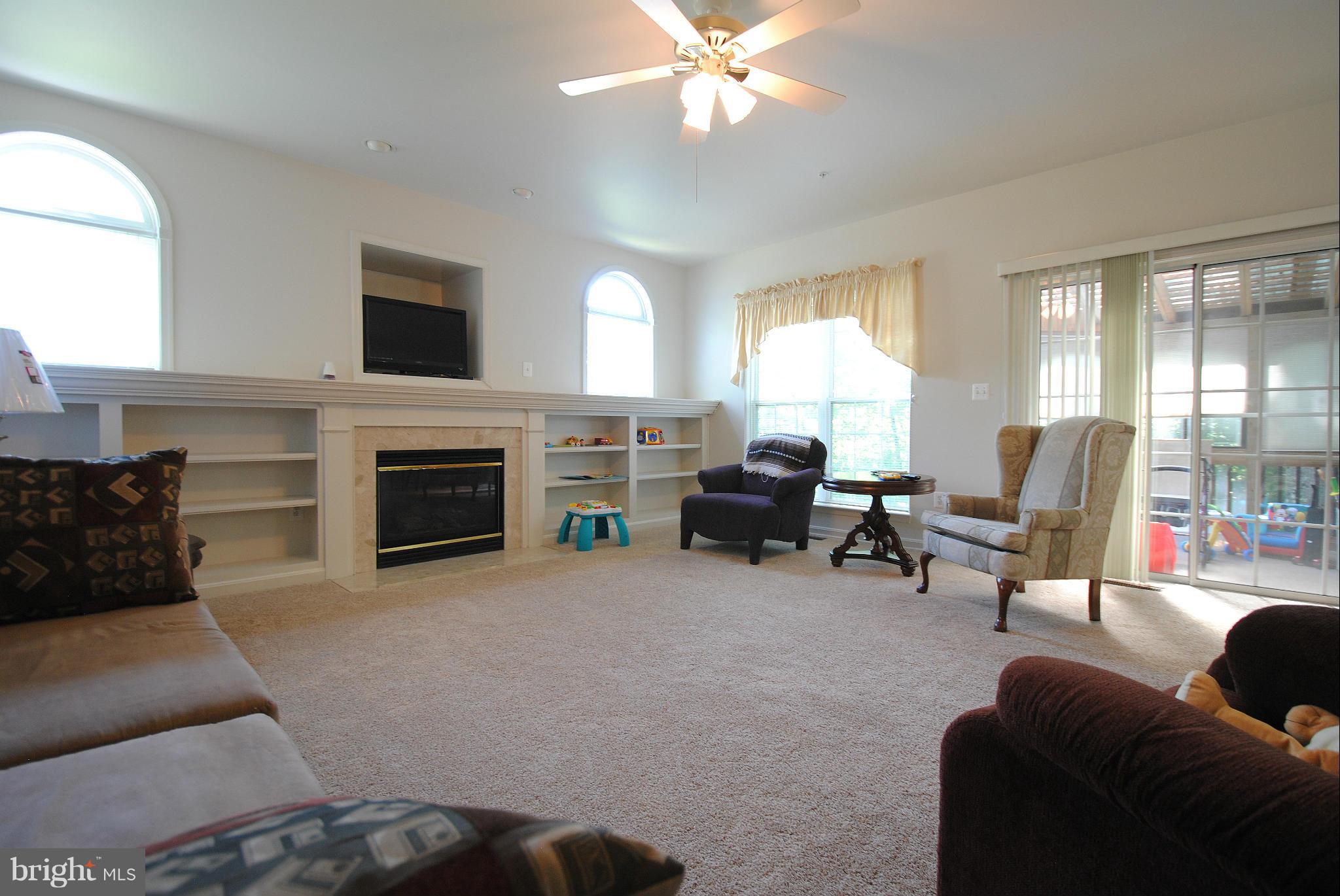 9118 Fox Park Road Clinton, MD 20735 - Photo 10 of 28 Family Room