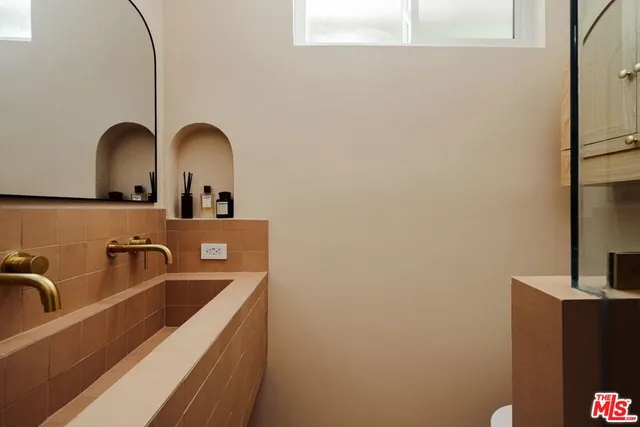 $1,874,900 | 3042 North Beachwood Drive, Los Angeles, CA 90068