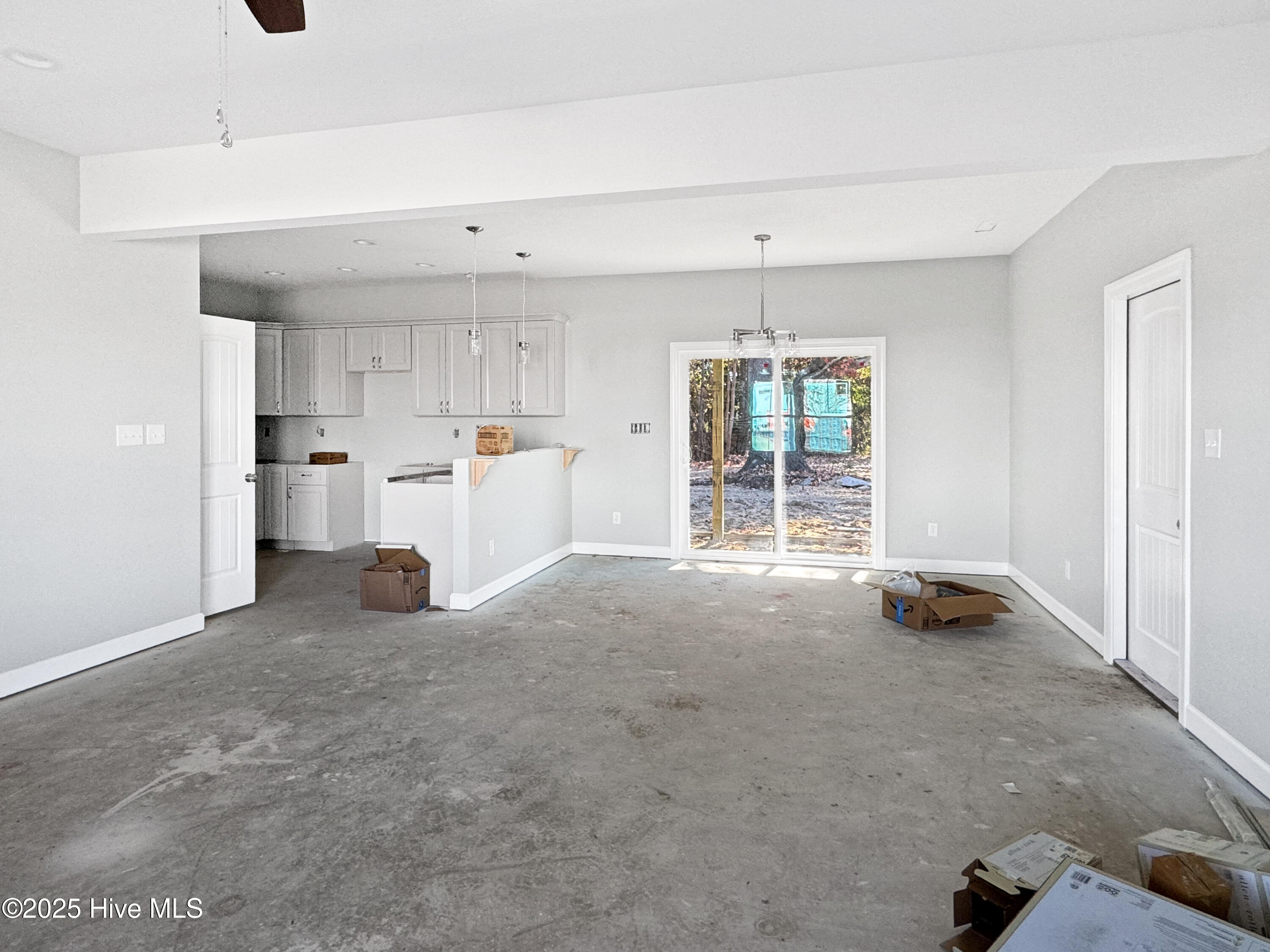1045 Consolidated Road Elizabeth City, NC 27909 - Photo 3 of 5 kitchen/dining area