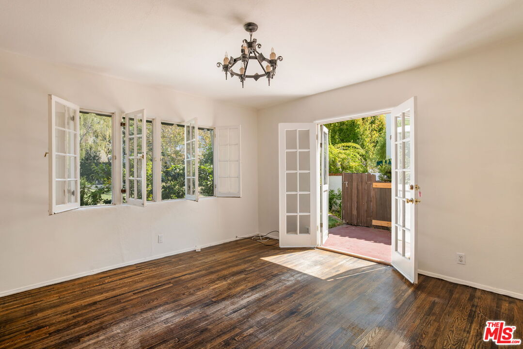 1007 Matilija Road Glendale, CA 91202 - Photo 9 of 18