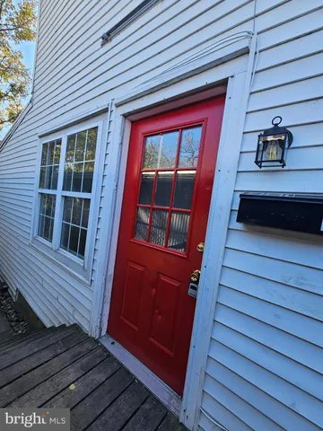 a view of back yard of the house