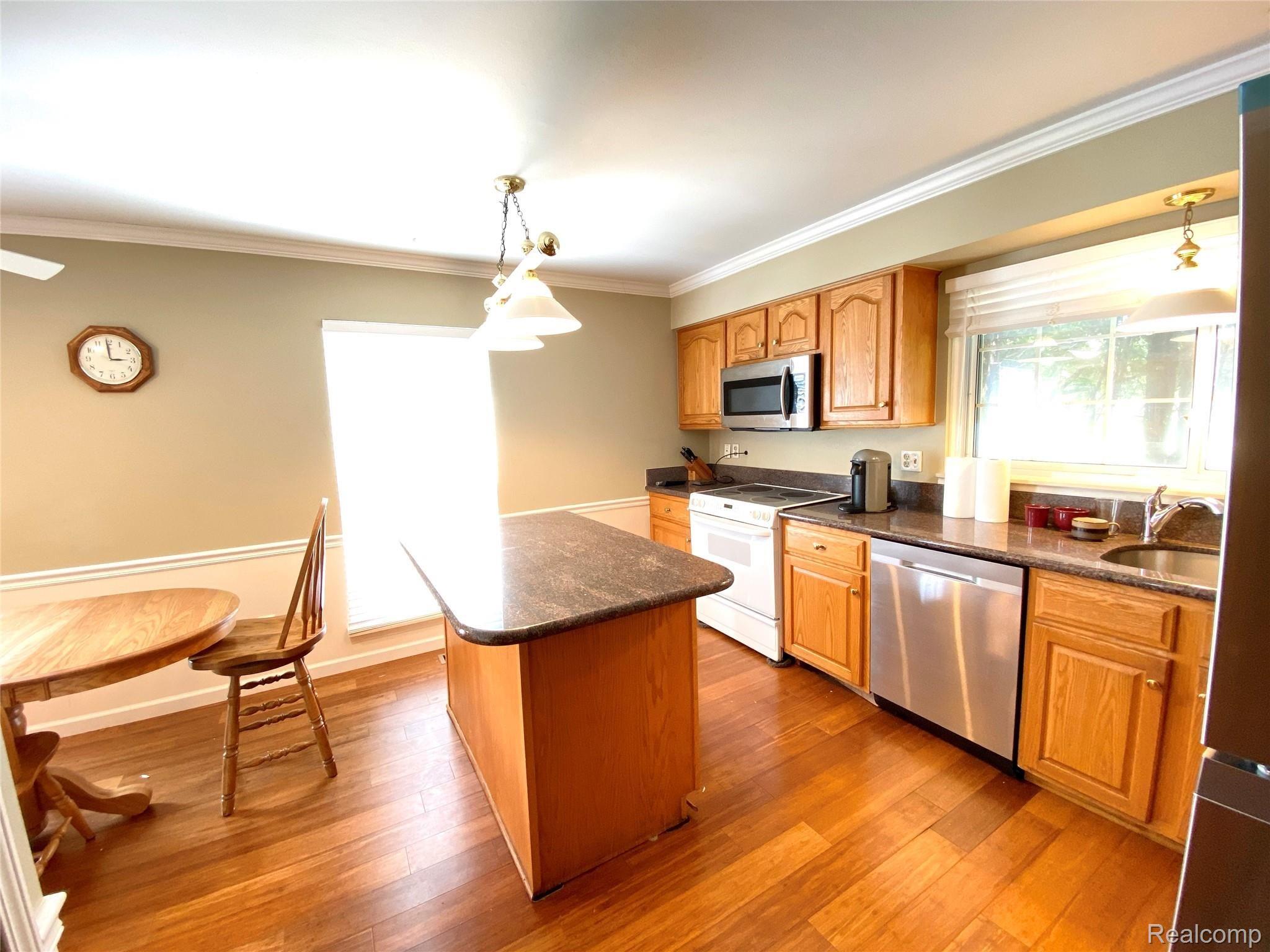 1158 East Fairview Lane Rochester, MI 48306 - Photo 10 of 39 Kitchen a.jpeg