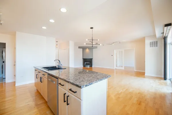 $3,800 | 680 North Green Street, Unit 609, Chicago, IL 60642