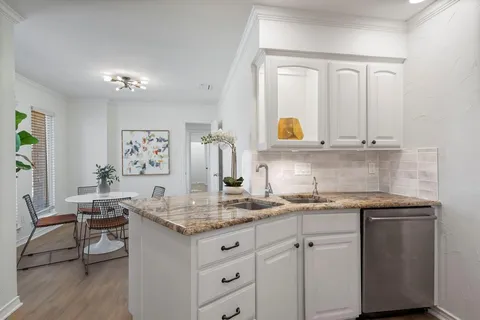 $990,000 | 6126 Highgate Lane, Dallas, TX 75214