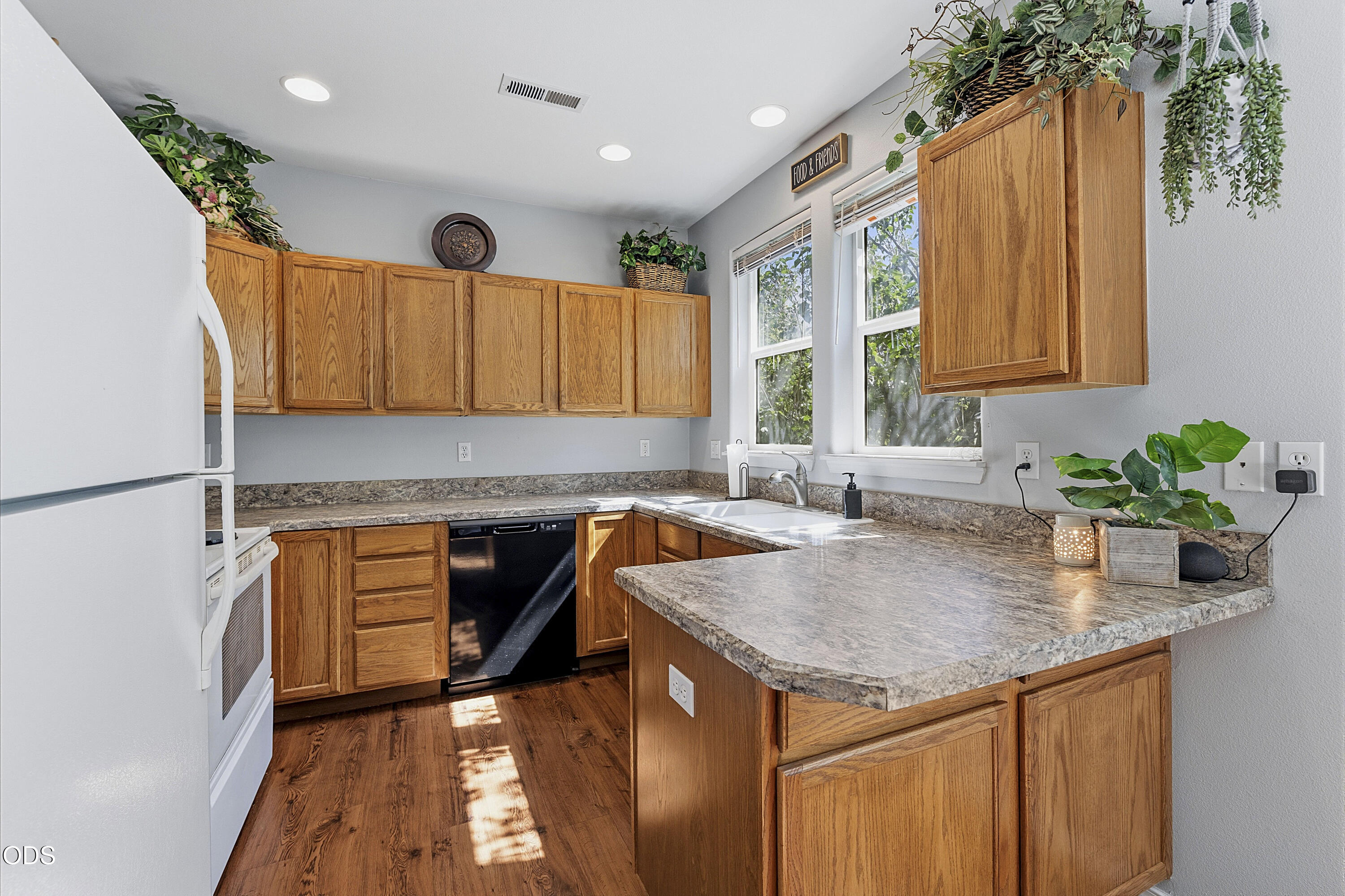 1345 Northeast 3rd Street Redmond, OR 97756 - Photo 9 of 27