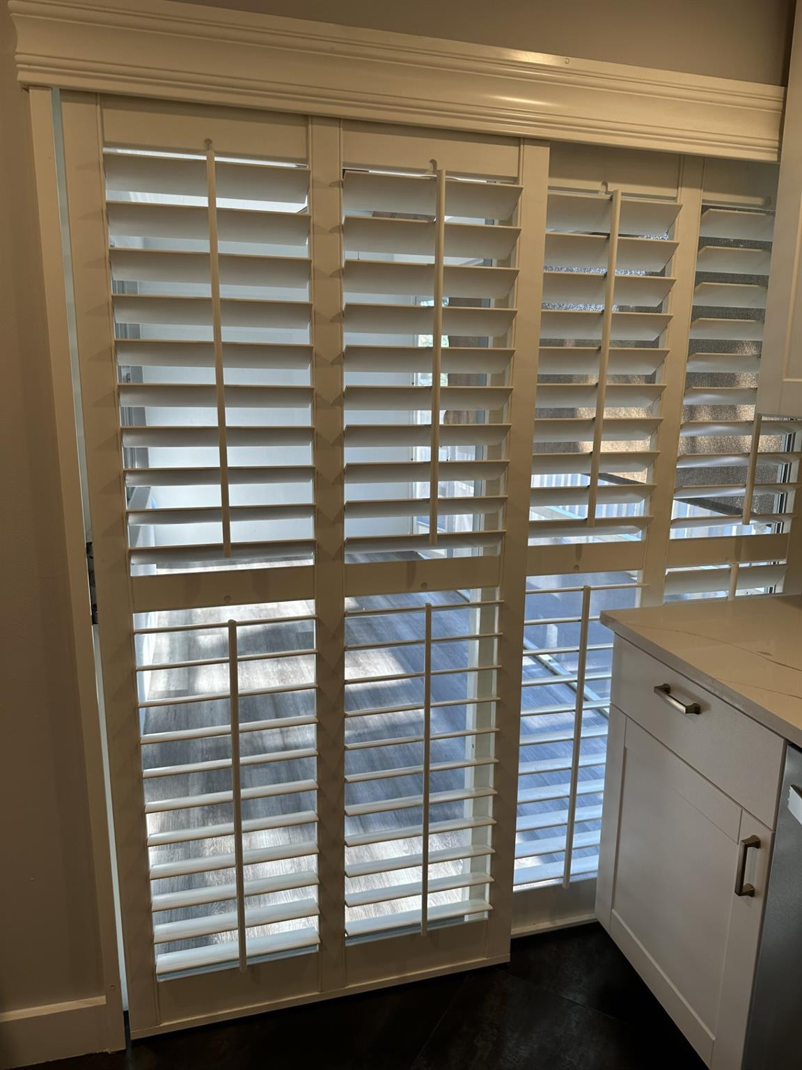 100 Royal Palm Way, Unit 307 Boca Raton, FL 33432 - Photo 16 of 22 Kitchen looking into patio