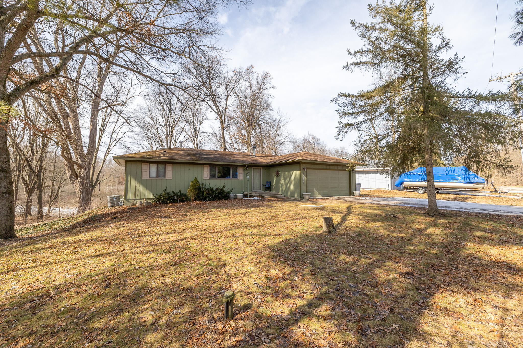 10892 Monticello Road Pinckney, MI 48169 - Photo 1 of 41 IMG_5388