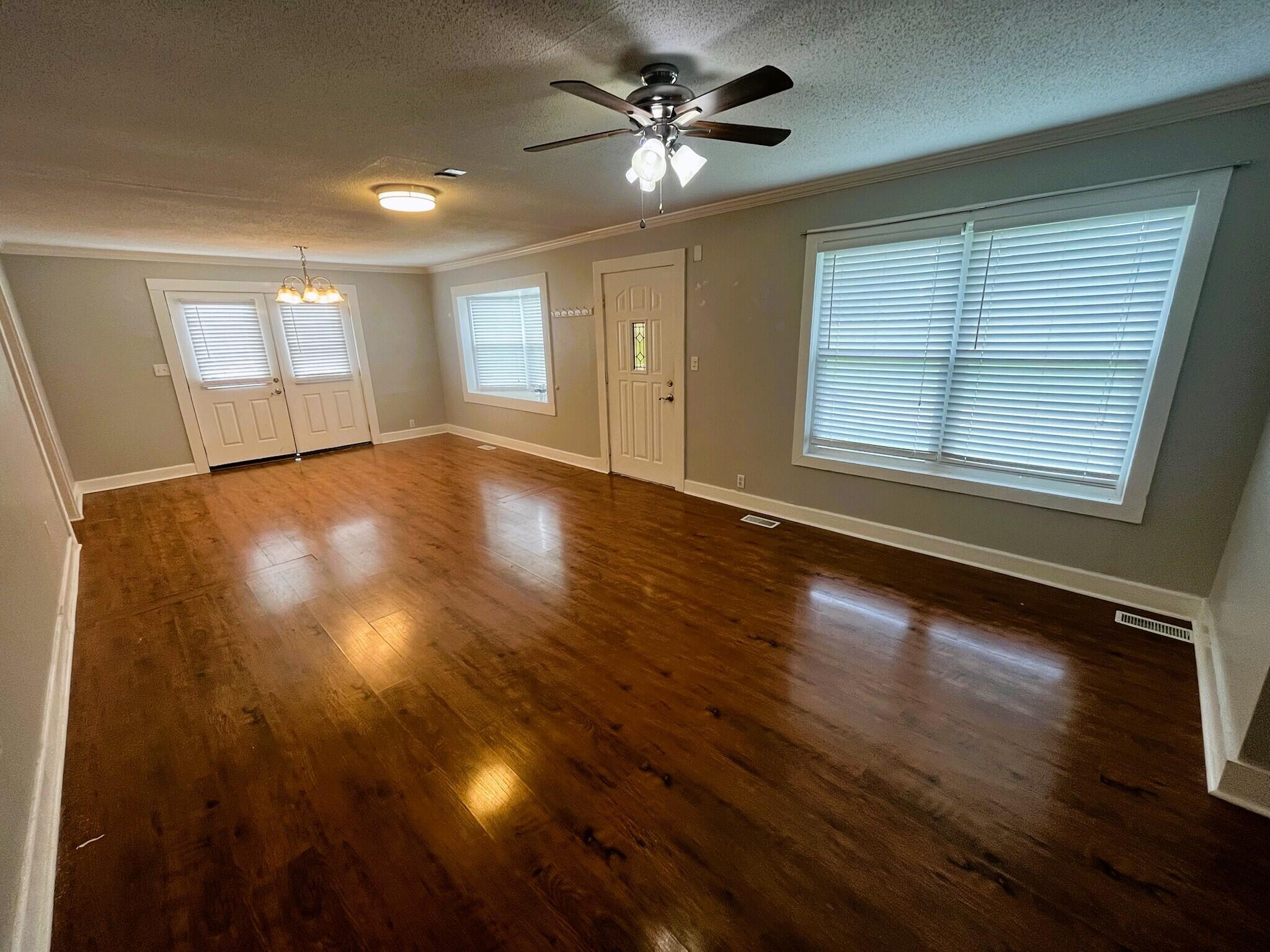 9458 Highway 27 Rock Spring, GA 30739 - Photo 4 of 16 Living/Dining Room