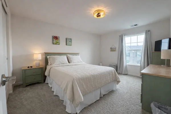 $369,900 | 700-710 Springside Court, Oswego, IL 60543