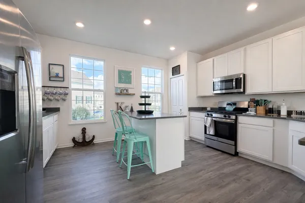 $369,900 | 700-710 Springside Court, Oswego, IL 60543