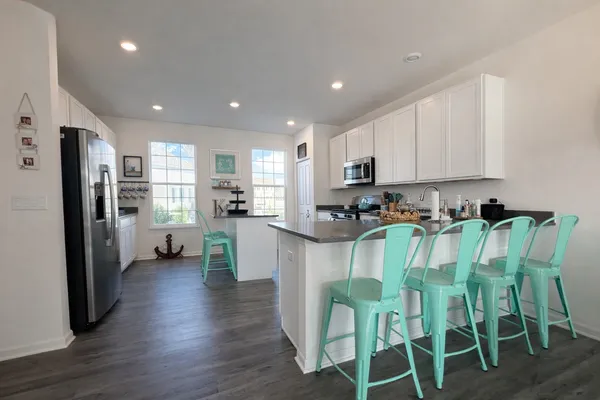 $369,900 | 700-710 Springside Court, Oswego, IL 60543