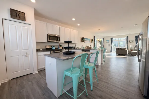$369,900 | 700-710 Springside Court, Oswego, IL 60543