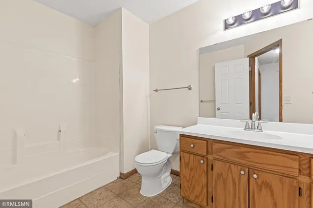 $223,200 | 7795 Hemingway Avenue South, Cottage Grove, MN 55016