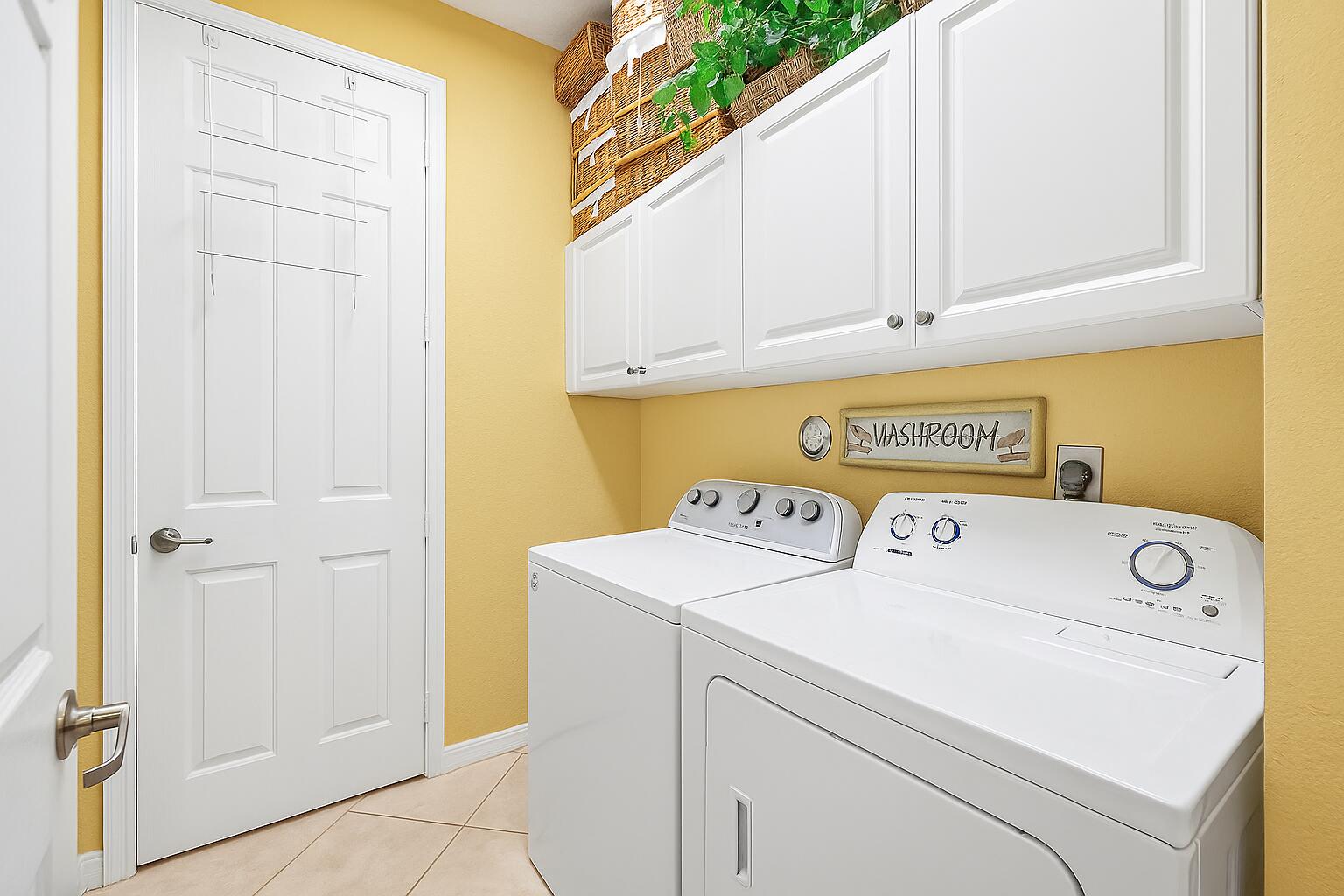 2912 Southwest Porpoise Circle Stuart, FL 34997 - Photo 19 of 36 a utility room with dryer and washer