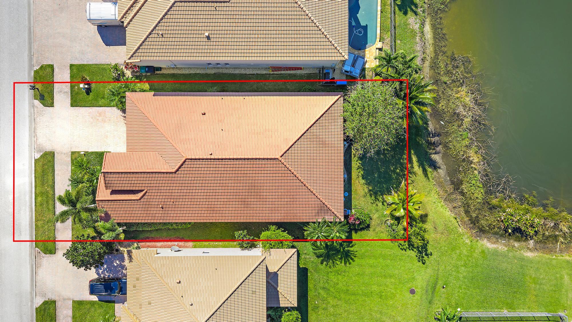 2912 Southwest Porpoise Circle Stuart, FL 34997 - Photo 21 of 36 front view of a house with a yard