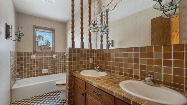 $889,000 | 12192 Gehrkes Point Northwest, Alexandria, MN 56308