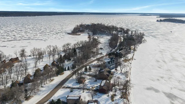 $889,000 | 12192 Gehrkes Point Northwest, Alexandria, MN 56308
