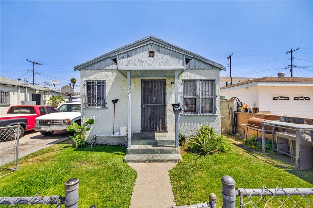 621 West Spruce Street Compton, CA 90220 - Photo 3 of 21