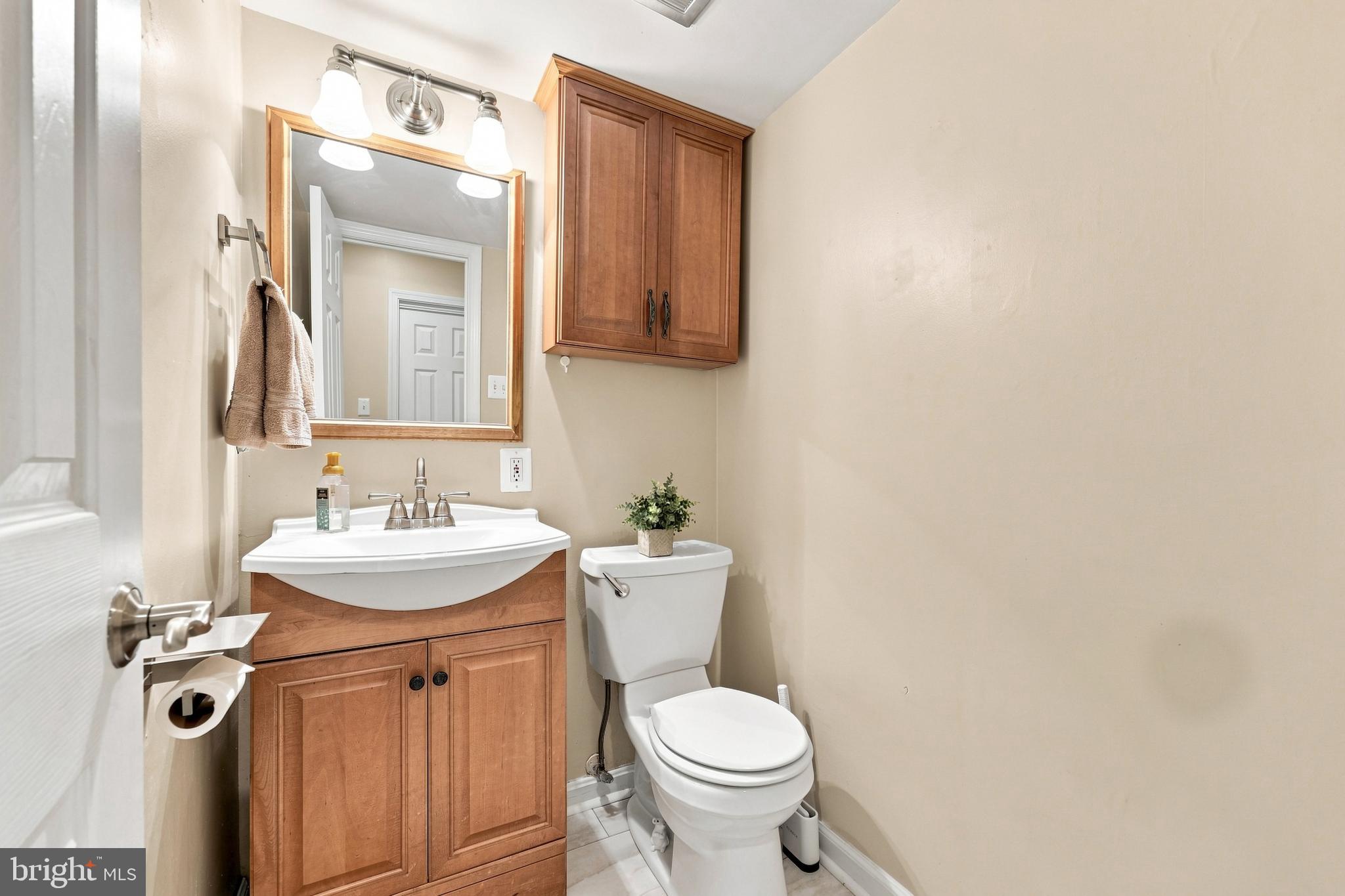 1500 Arbor View Road Silver Spring, MD 20902 - Photo 24 of 46 Half bath off the hallway