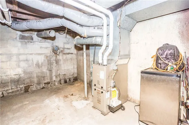 a view of a walk in closet