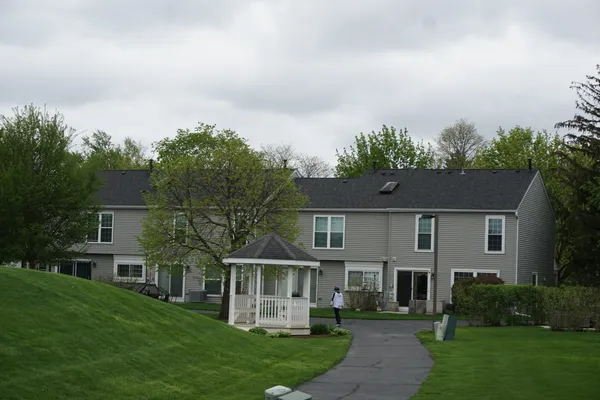 a view of house with a yard