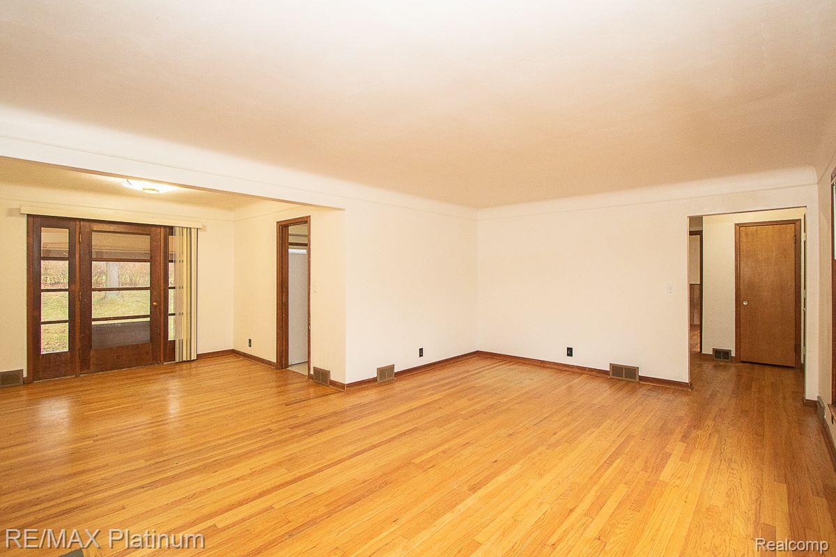 33166 Raphael Road Farmington, MI 48336 - Photo 19 of 50 Gallery Image 19