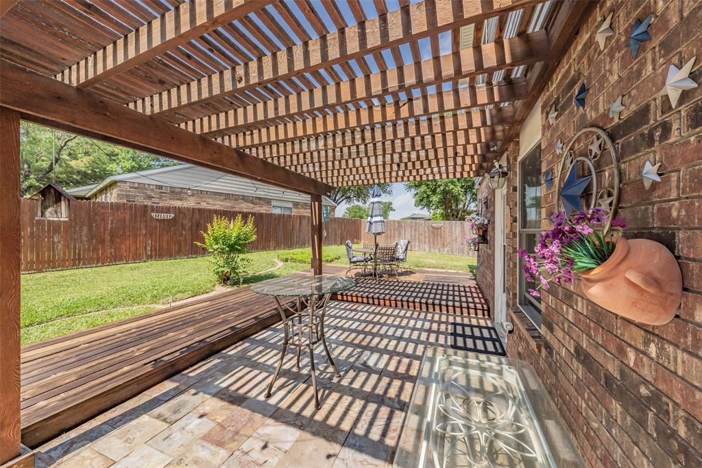 1219 Brian Court Grapevine, TX 76051 - Photo 3 of 26