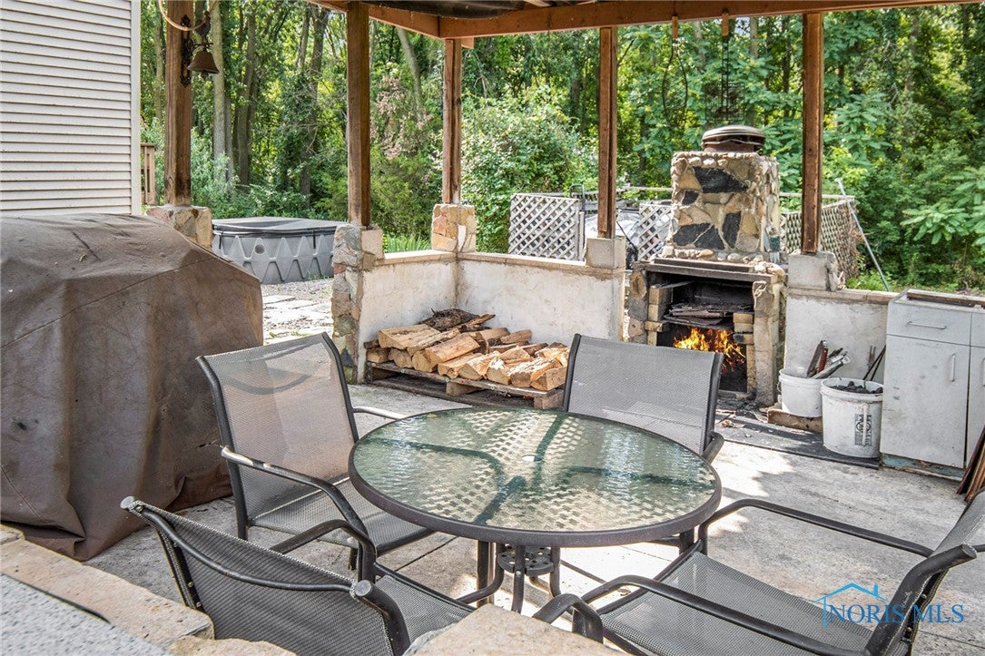 1221 West State Line Road Toledo, OH 43612 - Photo 28 of 30 Great place to entertain in your outdoor grill and seating area