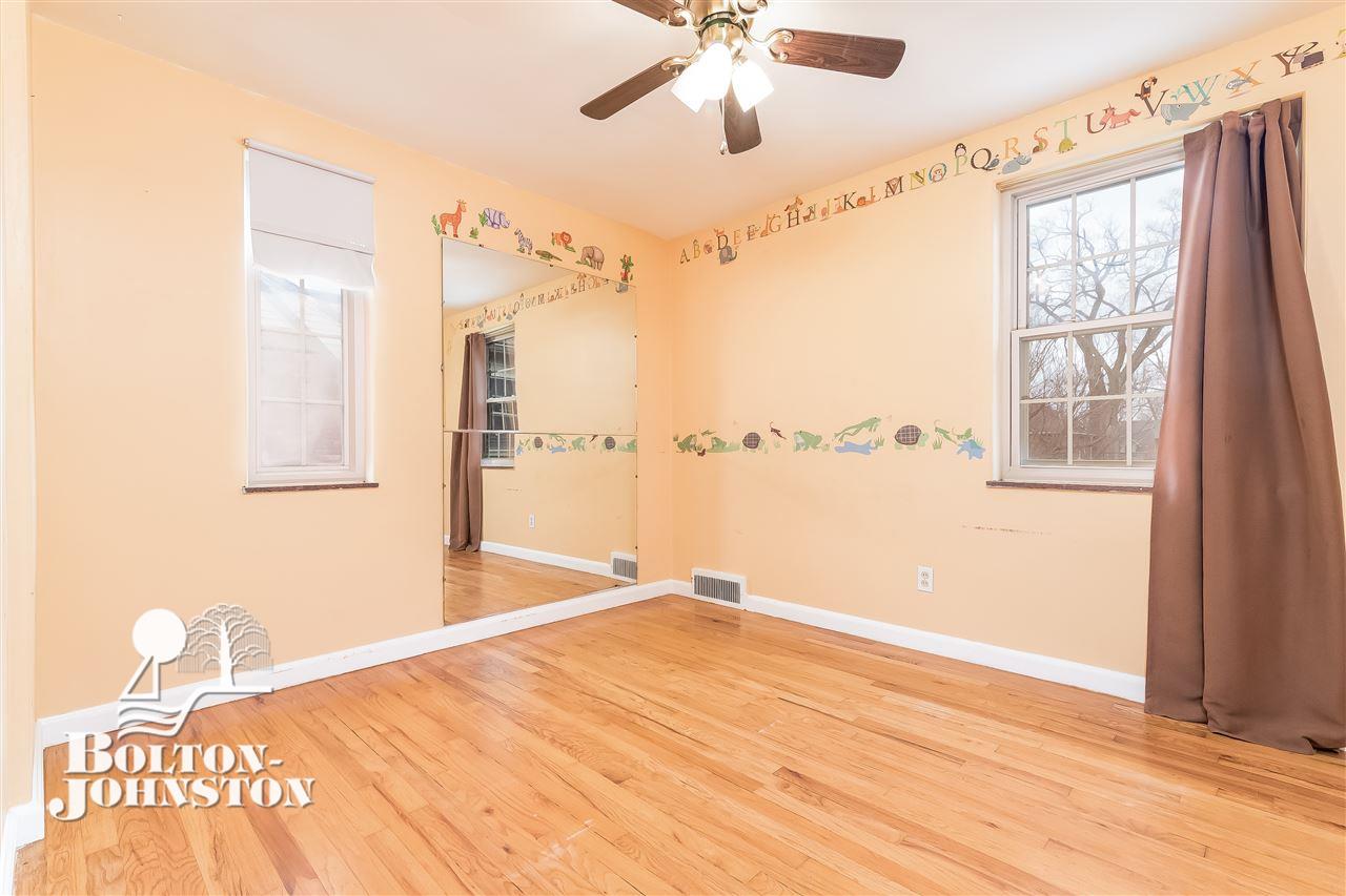 1363 Cadieux Road Grosse Pointe, MI 48230 - Photo 18 of 35 31368611-17.JPG