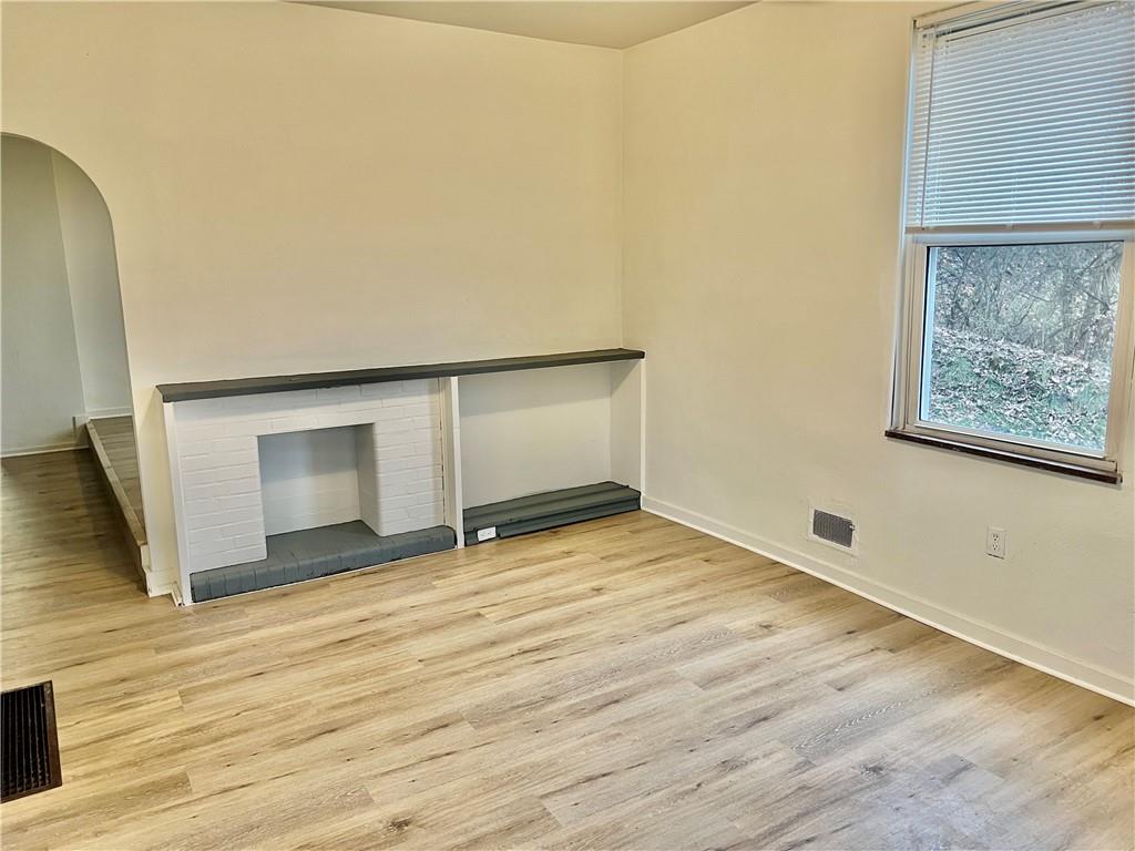208 Rolfe Street Pittsburgh, PA 15221 - Photo 5 of 19 Gallery Image 5