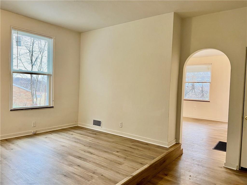 208 Rolfe Street Pittsburgh, PA 15221 - Photo 8 of 19 Gallery Image 8