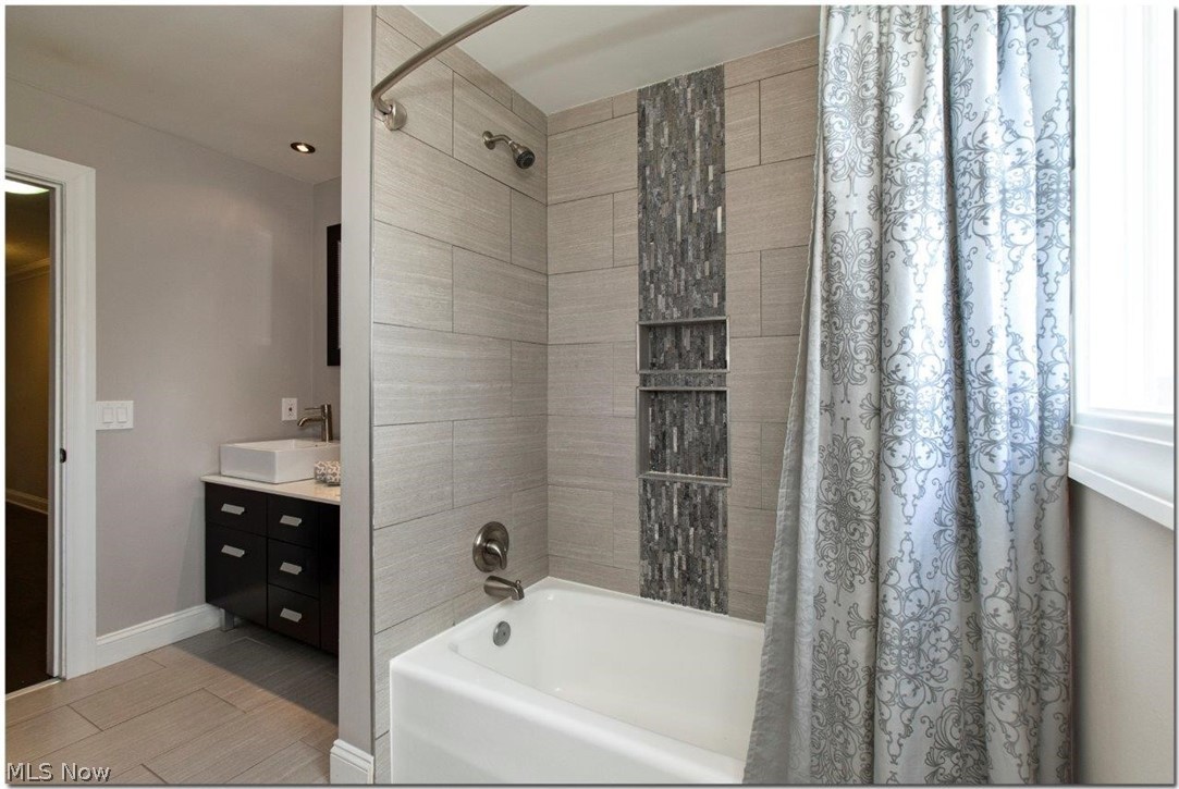 3200 Lander Road Pepper Pike, OH 44124 - Photo 27 of 35 Updated hall full bathroom