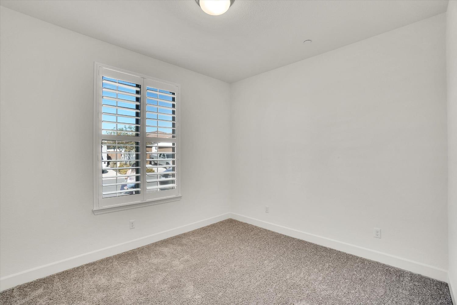 5280 Fandango Loop Roseville, CA 95747 - Photo 11 of 53 Downstairs bedroom with its own bathroom