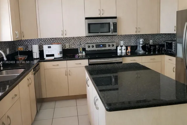 $3,800 | 7645 Northwest 19th Court, Unit 1, Pembroke Pines, FL 33024