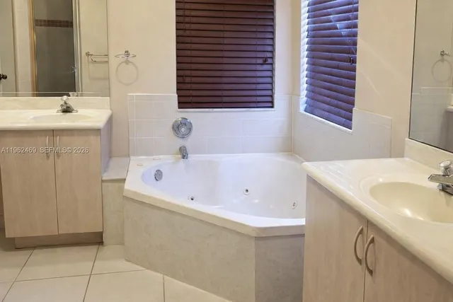 $3,800 | 7645 Northwest 19th Court, Unit 1, Pembroke Pines, FL 33024