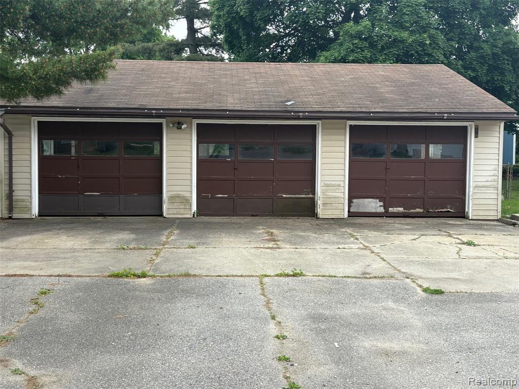 206 South Hospital Road Waterford, MI 48327 - Photo 2 of 25 Gallery Image 2