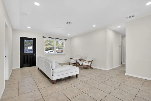 $3,800 | 353 Shady Lane Road, Palm Springs, FL 33461