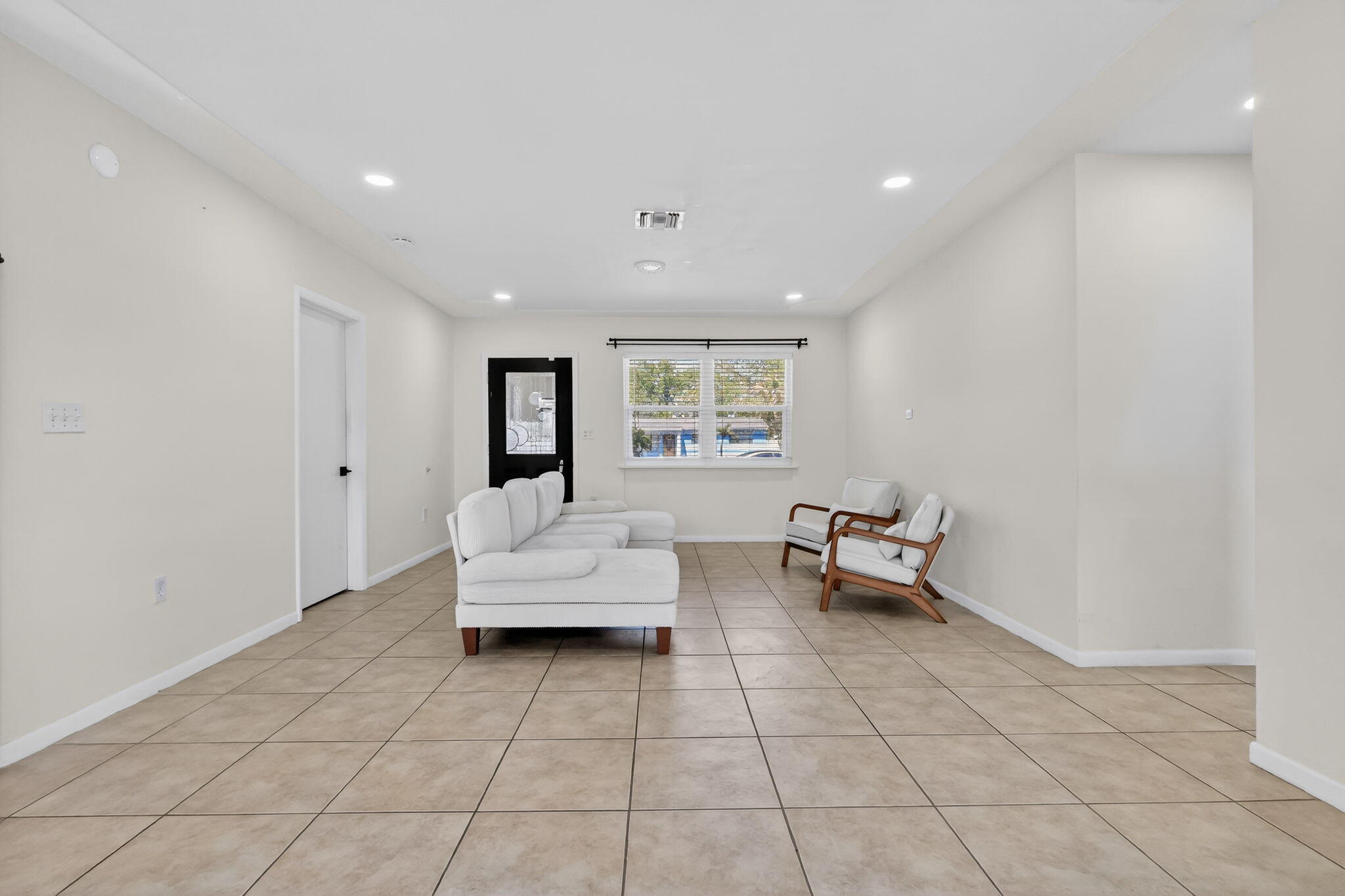 353 Shady Lane Road Palm Springs, FL 33461 - Photo 5 of 41 6-web-or-mls-F14A4385