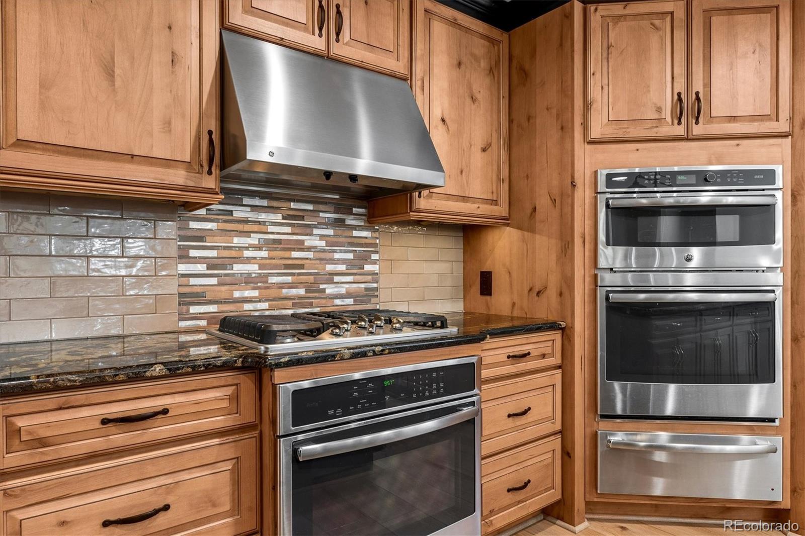 930 Reed Court Lakewood, CO 80214 - Photo 7 of 28