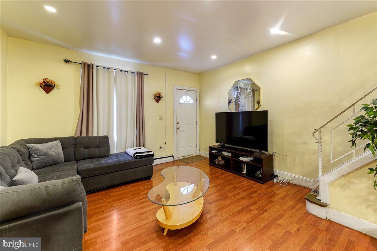 3223 North Bambrey Street Philadelphia, PA 19129 - Photo 4 of 29