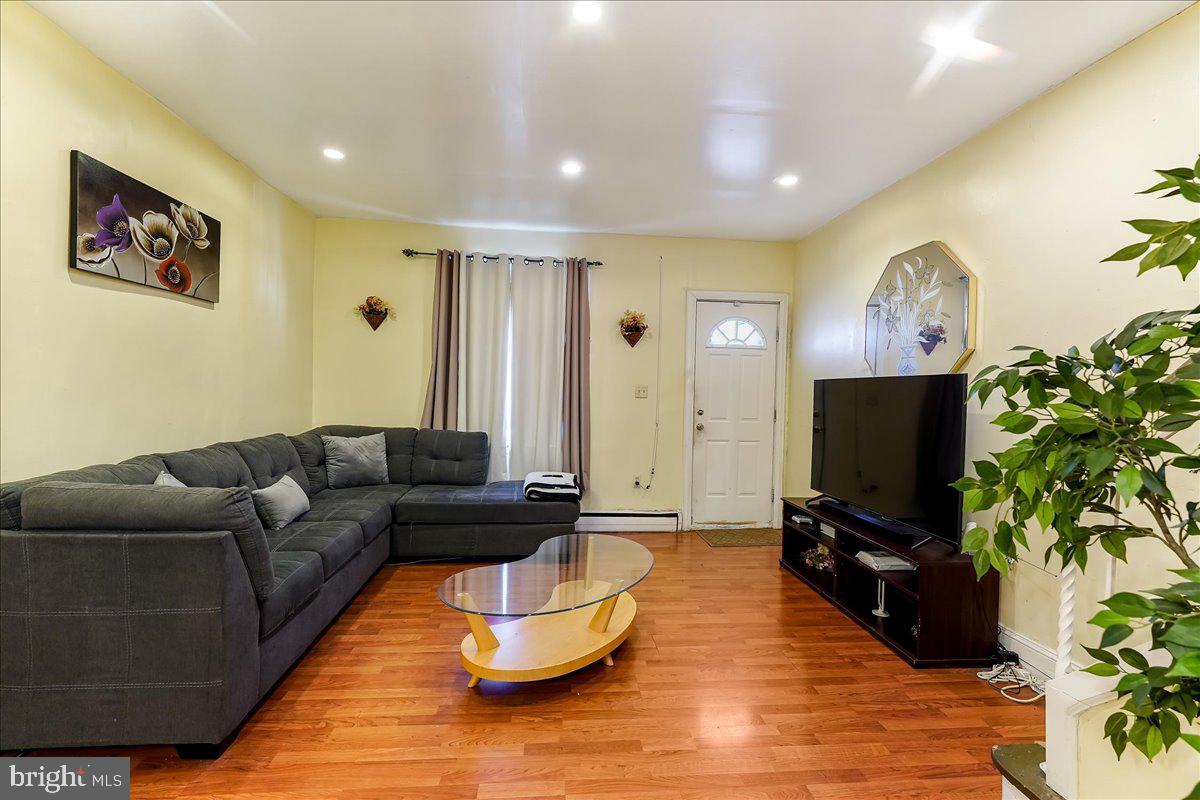 3223 North Bambrey Street Philadelphia, PA 19129 - Photo 5 of 29