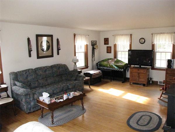 15 Graves Road Greenfield, MA 01301 - Photo 12 of 28 Gallery Image 12