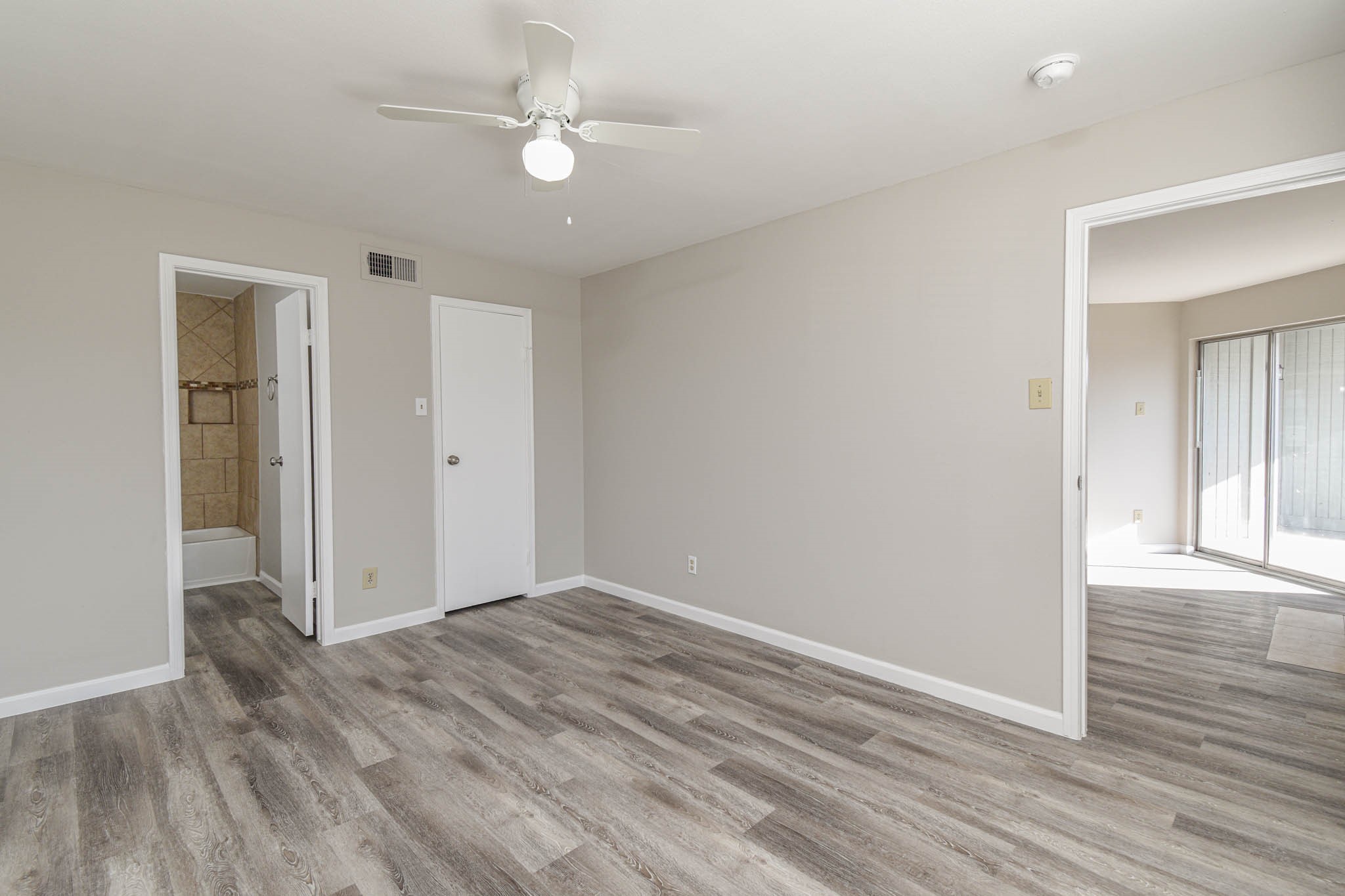 8787 Brae Acres Road, Unit 814 Houston, TX 77074 - Photo 14 of 23 wooden floor in an empty room with a window